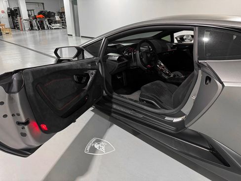 Used 2018 Lamborghini Huracan Performante image 9