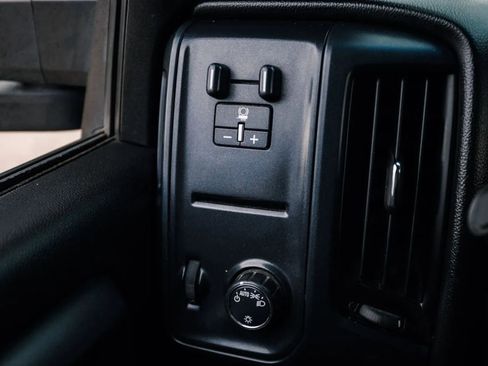 Used 2017 GMC Sierra 2500 2WD Crew Cab w/ Sierra Convenience Package image 18