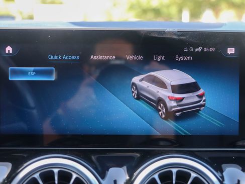 Used 2021 Mercedes-Benz GLA 250 w/ Premium Package image 36