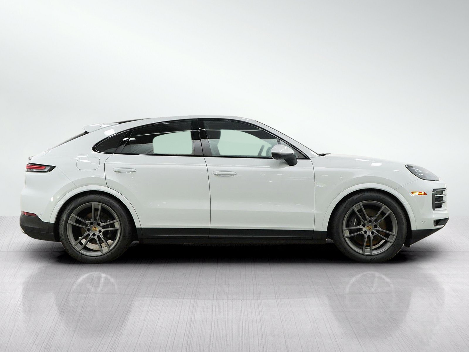 Used 2024 Porsche Cayenne Coupe AWD/4WD image 7