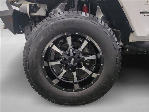Used 2017 Jeep Wrangler Unlimited Sahara w/ Connectivity Group AWD/4WD image 27
