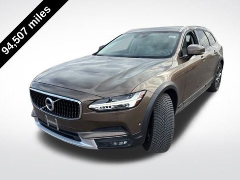 Used 2018 Volvo V90 T6 Cross Country w/ Convenience Package image 2