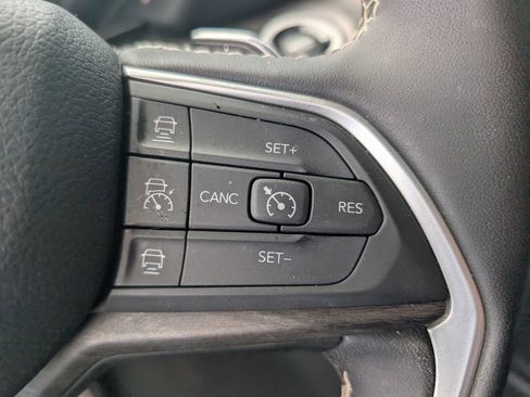 Used 2024 Jeep Grand Cherokee Limited AWD/4WD image 13