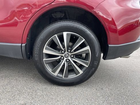 Used 2023 Toyota Venza LE AWD/4WD image 10