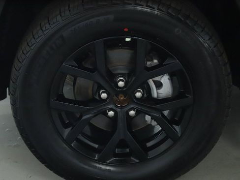 Used 2025 Jeep Grand Cherokee Altitude AWD/4WD image 37
