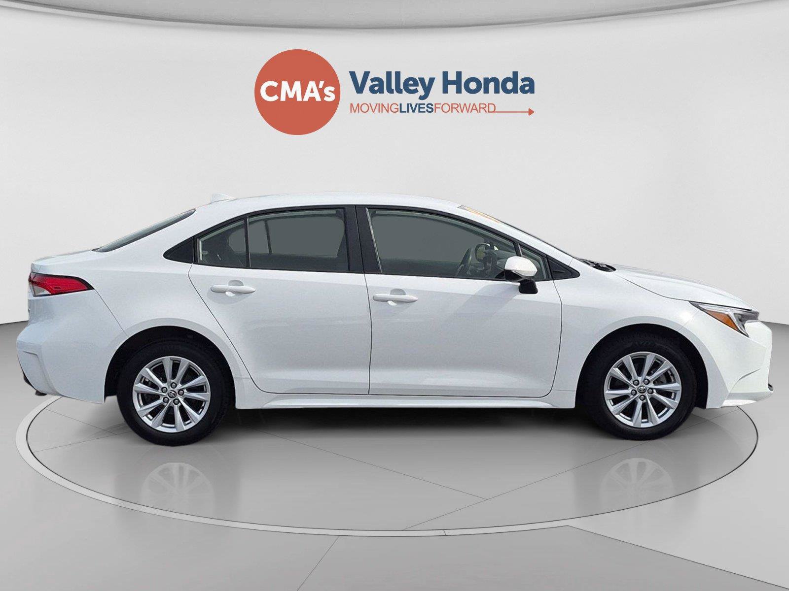 Used 2024 Toyota Corolla LE w/ LE Convenience Package FWD image 6