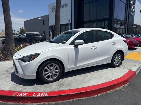 Used 2017 Toyota Yaris iA FWD image 5