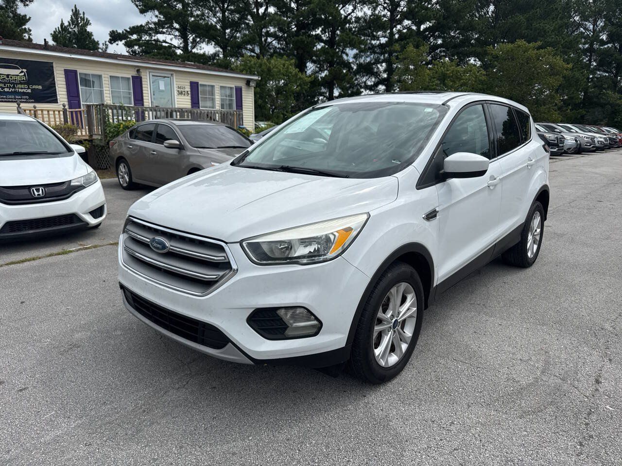 Used 2017 Ford Escape SE FWD image 1