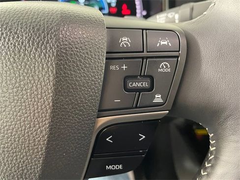 Used 2025 Toyota Camry SE w/ Convenience Package image 11