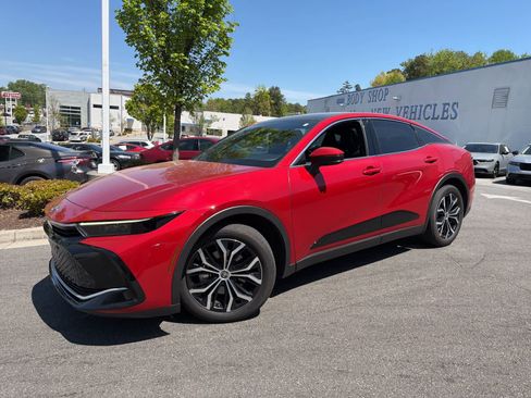 Used 2023 Toyota Crown Limited image 5