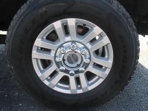 Used 2019 Ford F250 XLT AWD/4WD image 11