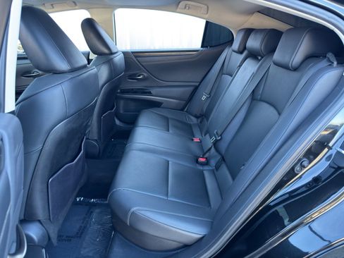 Used 2023 Lexus ES 300h w/ Premium Package image 42