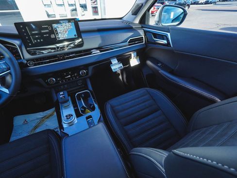 New 2026 Mitsubishi Outlander SE image 40