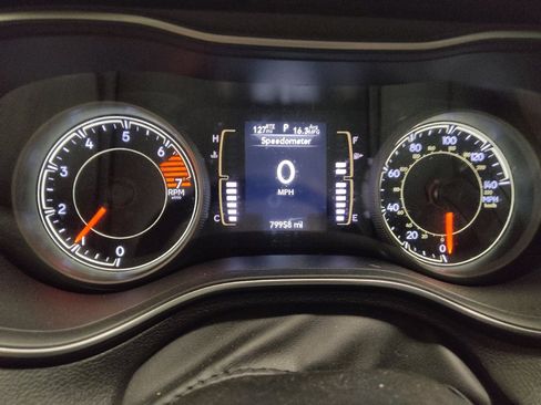 Used 2021 Jeep Cherokee Latitude Plus FWD image 23