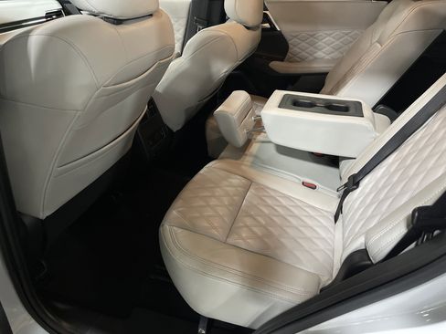 Used 2024 Mitsubishi Outlander SEL image 11