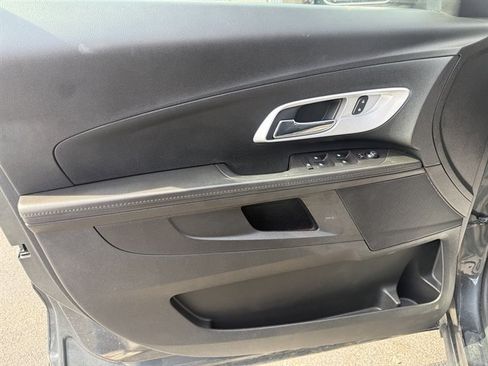 Used 2017 Chevrolet Equinox LT w/ Convenience Package FWD image 16