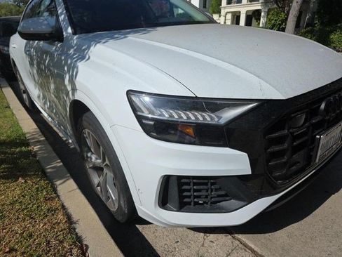 Used 2023 Audi Q8 Premium w/ Convenience Package AWD/4WD image 3