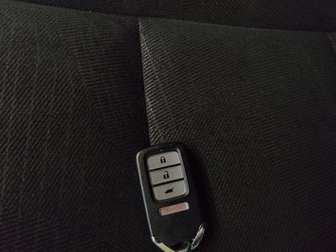 Used 2018 Honda Pilot LX image 32