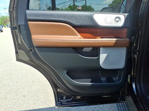 Used 2024 Lincoln Navigator Reserve AWD/4WD image 12