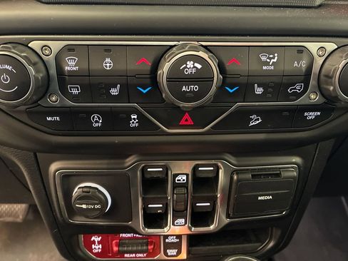 Used 2021 Jeep Wrangler Unlimited Rubicon AWD/4WD image 19