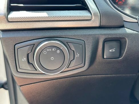 Used 2018 Ford Fusion SE w/ Fusion SE Technology Package FWD image 33