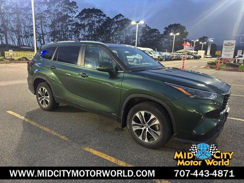 Used 2023 Toyota Highlander XLE image 1