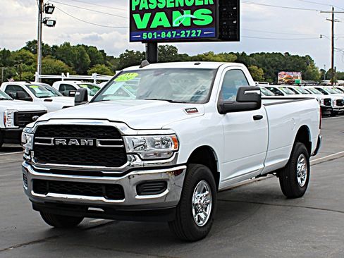 Used 2024 RAM 2500 Tradesman w/ Chrome Appearance Group AWD/4WD image 2