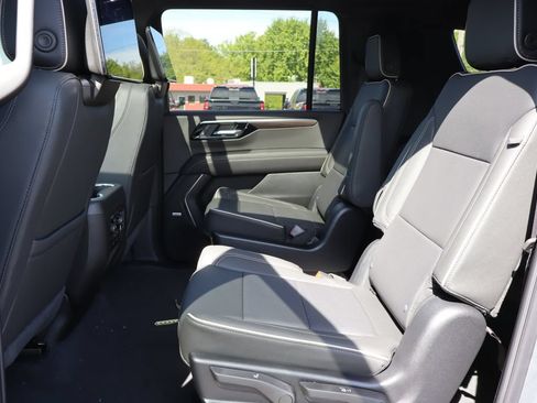 New 2026 Chevrolet Suburban Premier AWD/4WD image 26
