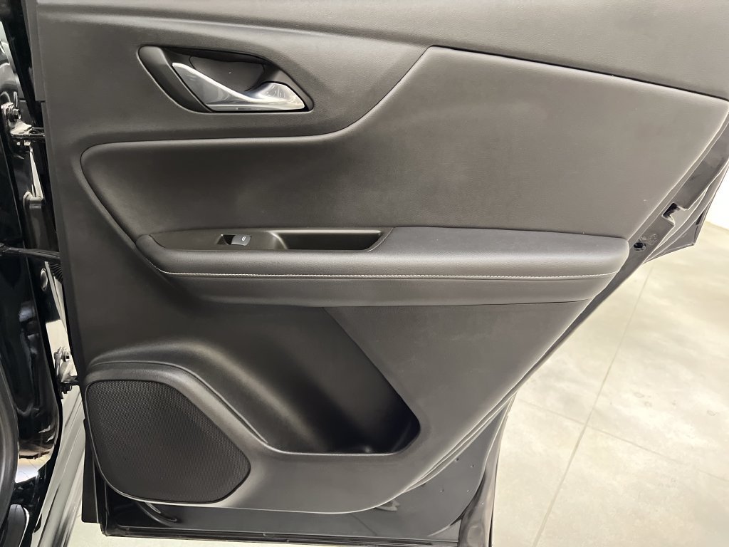 Used 2025 Chevrolet Blazer LT FWD image 24