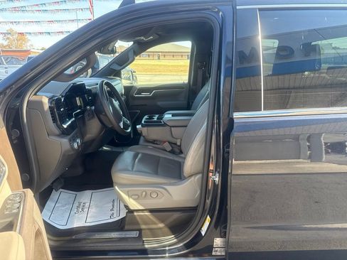 Used 2025 GMC Sierra 1500 SLT AWD/4WD image 15