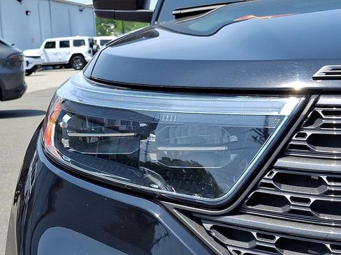 Used 2022 Ford Explorer XLT w/ Equipment Group 202A AWD/4WD image 9