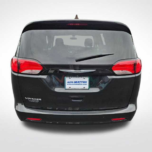 Used 2022 Chrysler Voyager LX FWD image 5