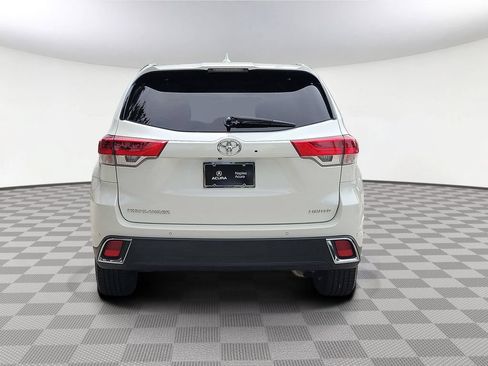 Used 2018 Toyota Highlander Limited Platinum FWD image 5