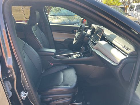 Used 2023 Jeep Compass Limited image 25