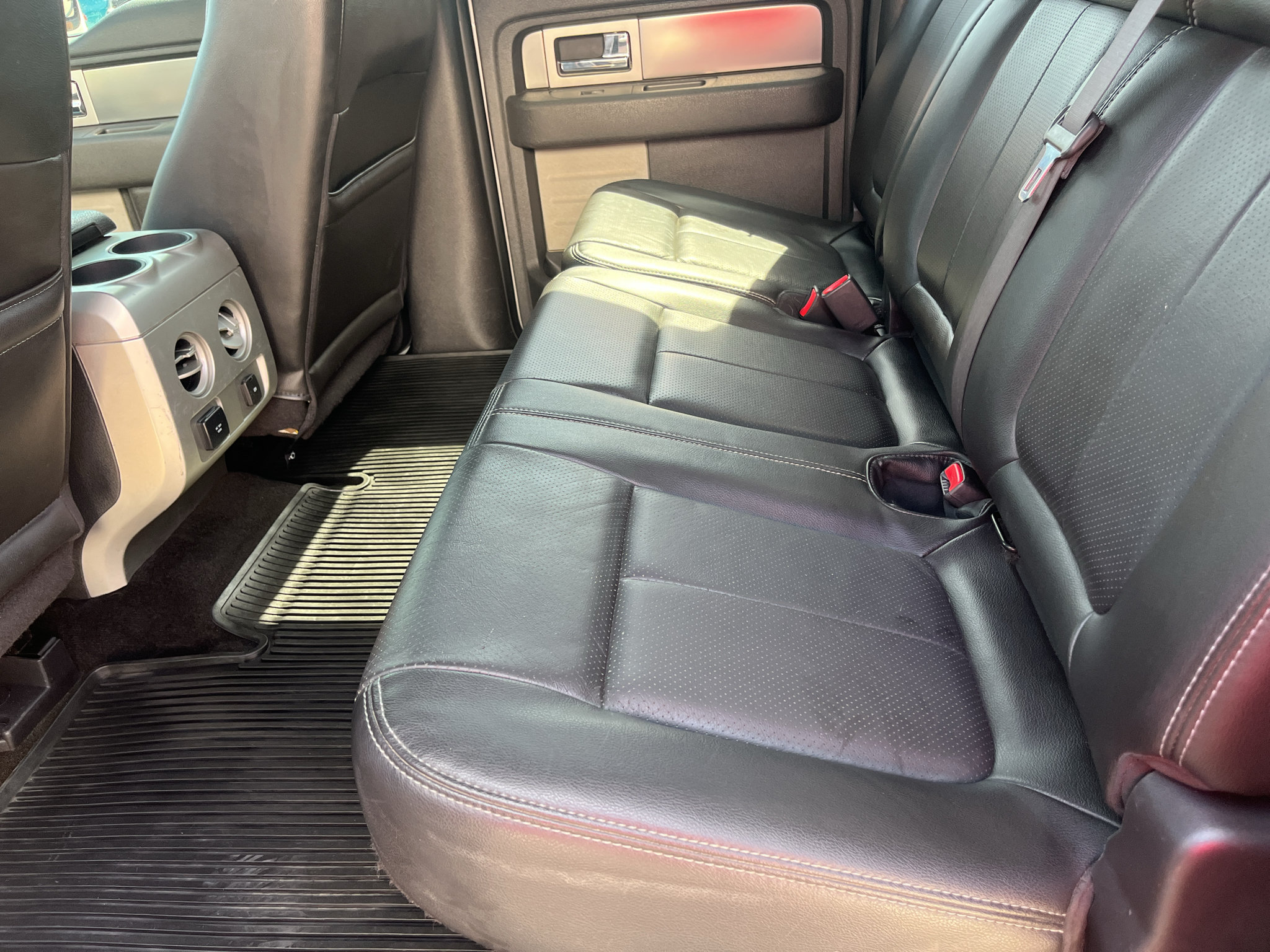 Used 2014 Ford F150 FX4 w/ Equipment Group 402A Luxury AWD/4WD image 18