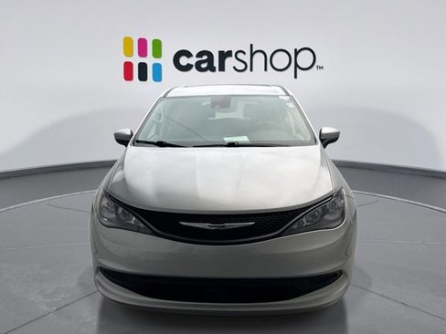 Used 2023 Chrysler Voyager LX image 7