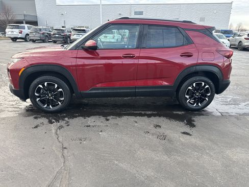 Used 2021 Chevrolet TrailBlazer LT w/ Premium Seating Package image 3