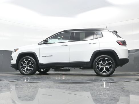 Used 2025 Jeep Compass Limited image 27