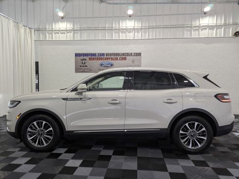Used 2023 Lincoln Nautilus AWD w/ Premium Package image 2