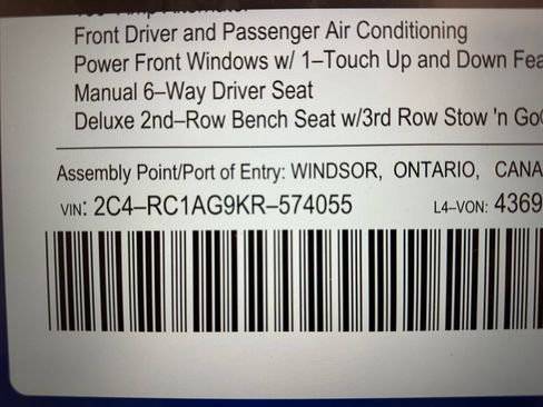 Used 2019 Chrysler Pacifica L FWD image 37