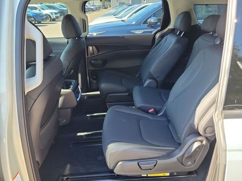 New 2026 Kia Carnival SX Prestige FWD image 16