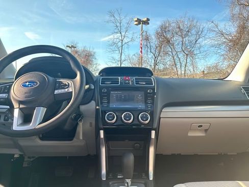 Used 2017 Subaru Forester 2.5i Premium image 13