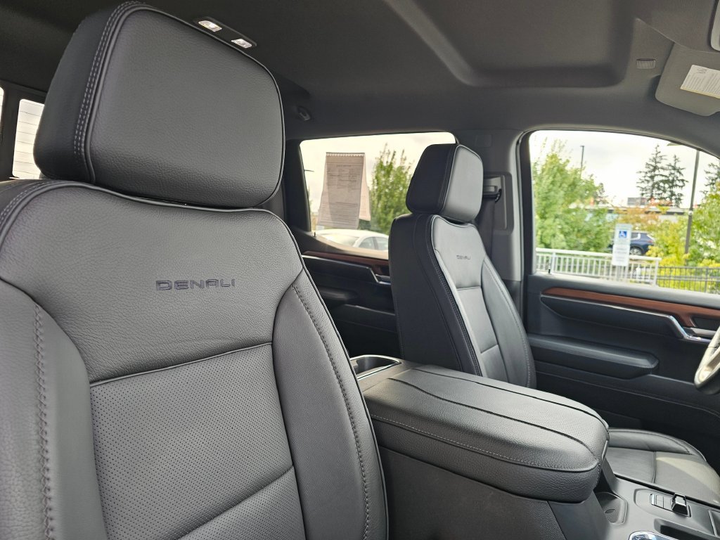 Used 2023 GMC Sierra 1500 Denali w/ Technology Package AWD/4WD image 13