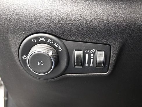 Used 2025 Jeep Compass Trailhawk image 36