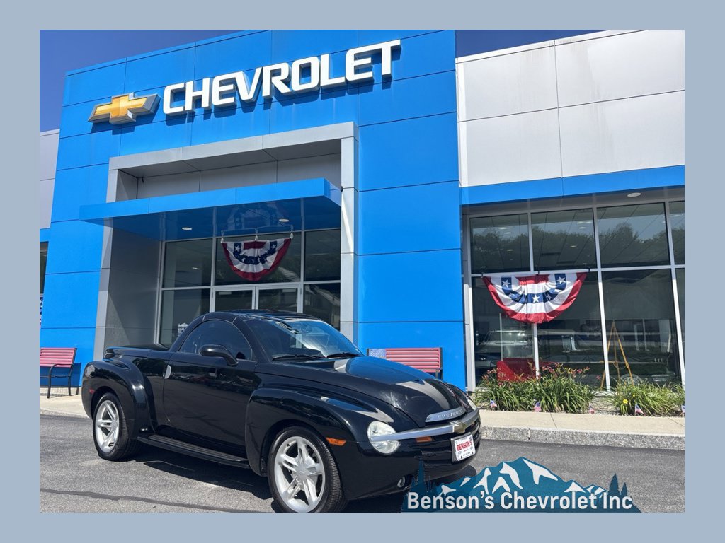 Used 2004 Chevrolet SSR w/ Preferred Equipment Group RWD image 1