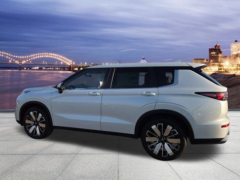 New 2026 Mitsubishi Outlander AWD image 3