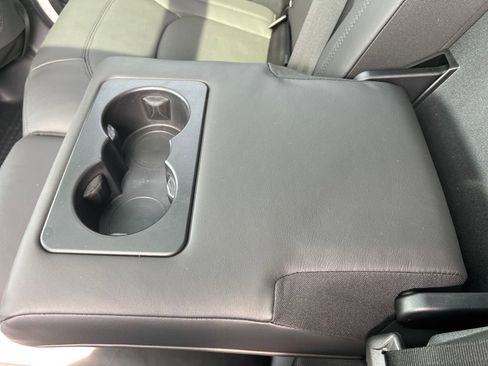 New 2025 Land Rover Defender 110 X-Dynamic SE image 22