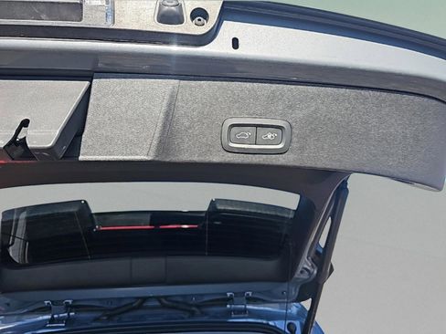 Used 2023 Volvo XC40 B5 Plus w/ Protection Package Premier image 18