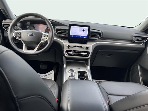 Used 2023 Ford Explorer XLT w/ Equipment Group 202A image 13