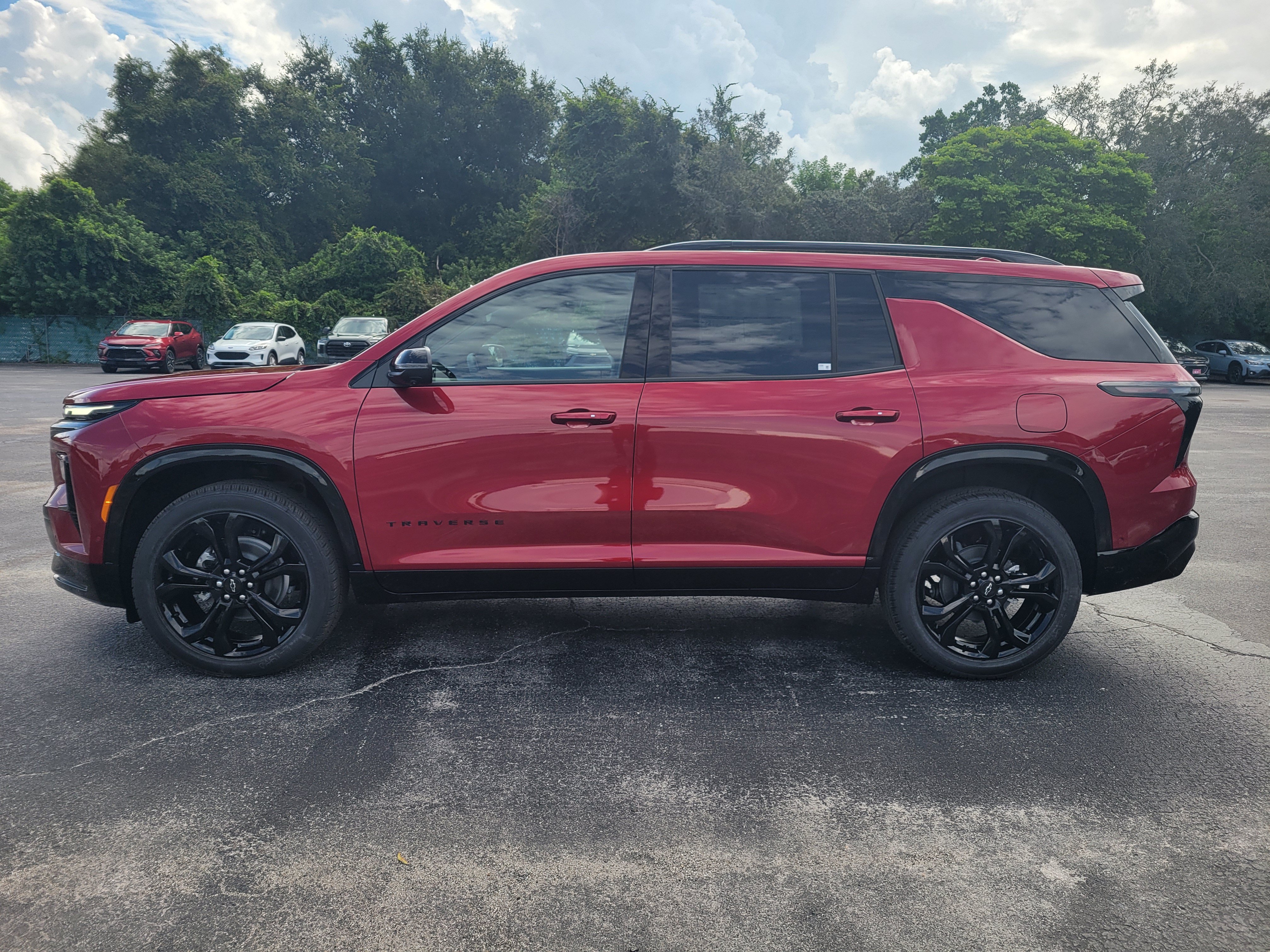 New 2027 Chevrolet Traverse RS w/ LPO, Floor Liner Package FWD image 10